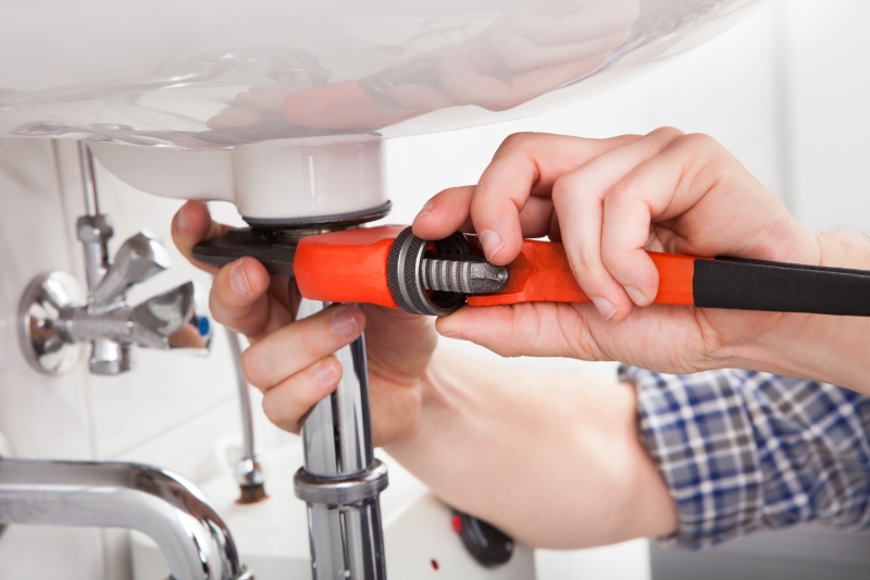 Emergency plumber attending a job in South Lambeth